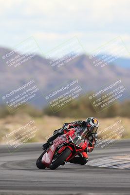 media/Nov-16-2025-Race Pace (Sun) [[8c5fa54630]]/Non Verified Riders (1st 20 Minutes)/5-Turn 15 (110pm)/